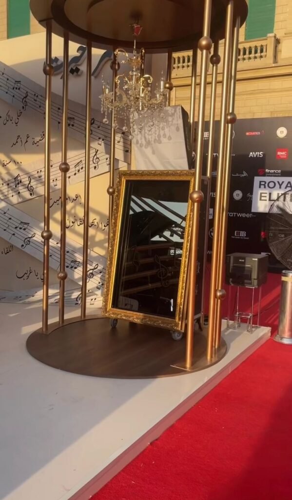 Classic Mirror Photobooth Gold Frame